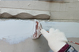 탄성퍼티로 보강시트 은폐하는 사진